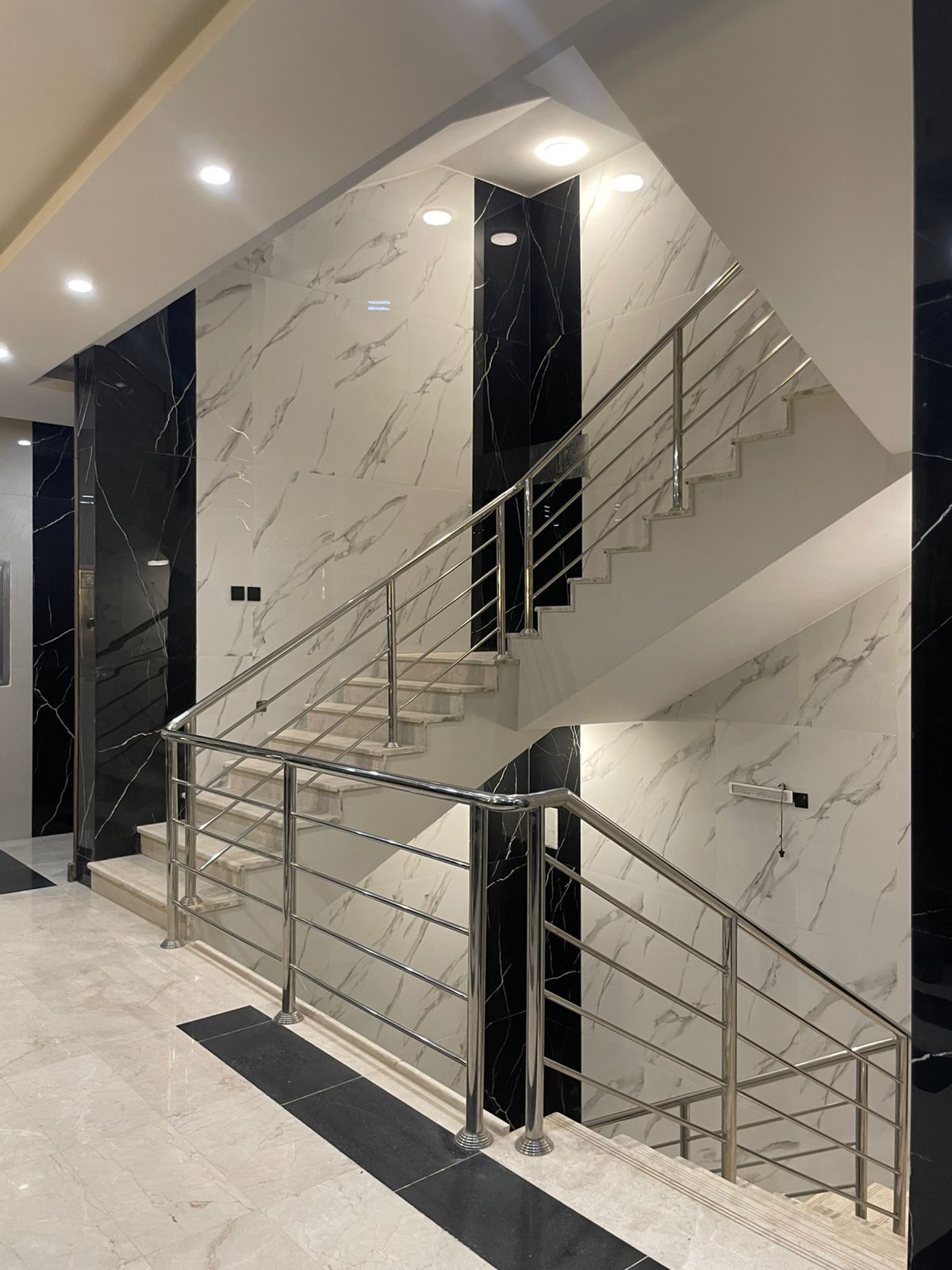 🏙️ **Luxury Apartment for Rent - Prime Capital Location**  